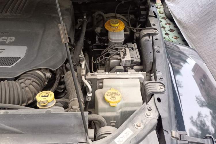 Used Jeep Wrangler 2017 3.0L Sahara Four-Door Comfort Edition Engine Bay Left