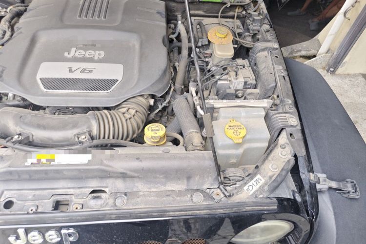 Used Jeep Wrangler 2017 3.6L Rubicon Four-Door Comfort Edition Engine Bay Left