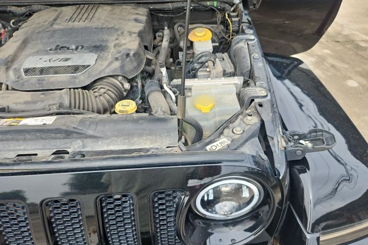 Used Jeep Wrangler 2017 3.0L Sahara Four-Door Comfort Edition Engine Bay Left