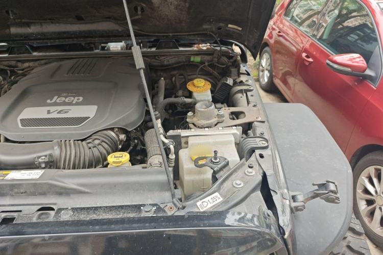 Used Jeep Wrangler 2017 3.0L Sahara Four-Door Comfort Edition Engine Bay Left