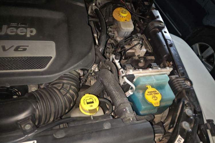 Used Jeep Wrangler 2017 3.0L Sahara Four-Door Comfort Edition Engine Bay Left