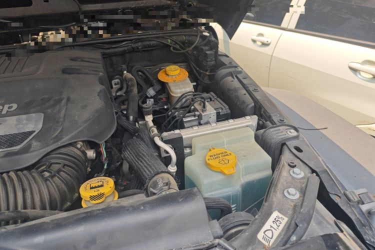 Used Jeep Wrangler 2017 3.6L Rubicon Four-Door Comfort Edition Engine Bay Left