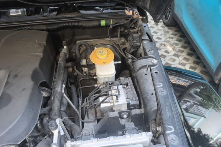 Used Jeep Wrangler 2017 3.0L Sahara Four-Door Comfort Edition Engine Bay Left
