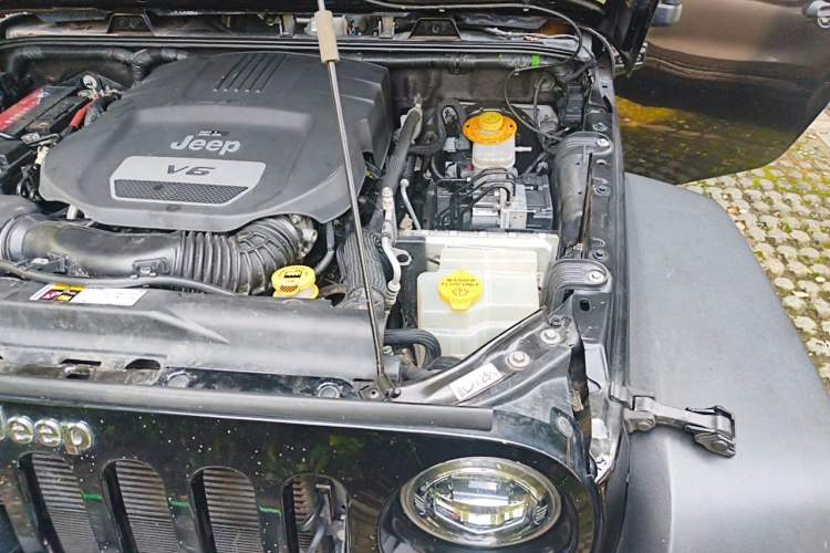 Used Jeep Wrangler 2017 3.6L Rubicon Two-Door Comfort Edition Engine Bay Left