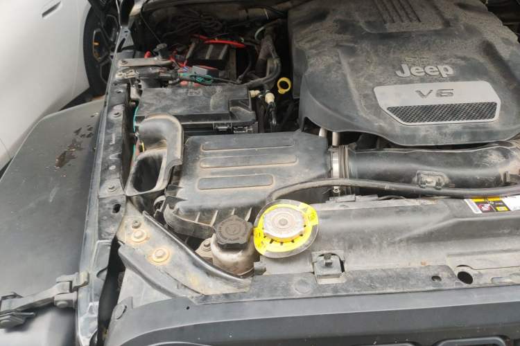 Used Jeep Wrangler 2017 3.0L Sahara Four-Door Comfort Edition Engine Bay Right