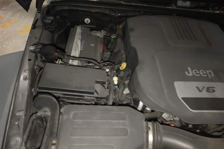 Used Jeep Wrangler 2017 3.6L Rubicon Four-Door Comfort Edition Engine Bay Right