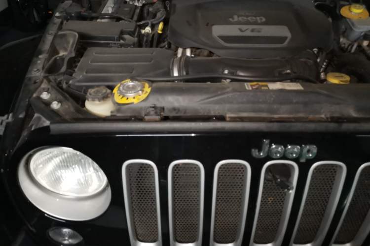 Used Jeep Wrangler 2017 3.0L Sahara Four-Door Comfort Edition Engine Bay Right