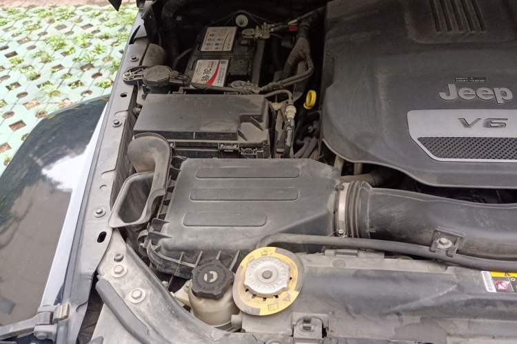 Used Jeep Wrangler 2017 3.0L Sahara Four-Door Comfort Edition Engine Bay Right
