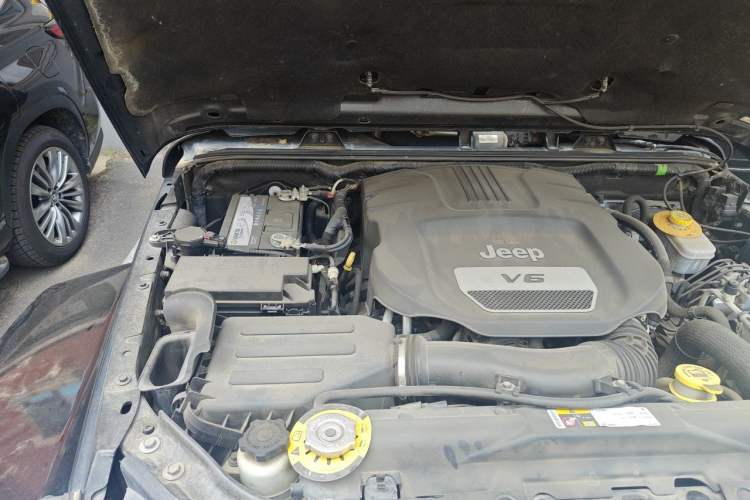Used Jeep Wrangler 2017 3.0L Sahara Four-Door Comfort Edition Engine Bay Right