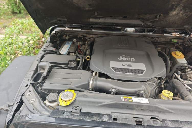 Used Jeep Wrangler 2017 3.0L Sahara Four-Door Comfort Edition Engine Bay Right