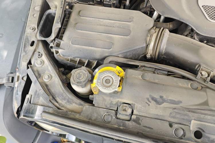Used Jeep Wrangler 2017 3.6L Rubicon Four-Door Comfort Edition Engine Bay Right