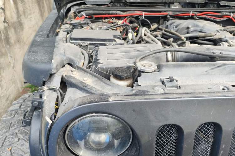 Used Jeep Wrangler 2017 3.6L Rubicon Four-Door Comfort Edition Engine Bay Right