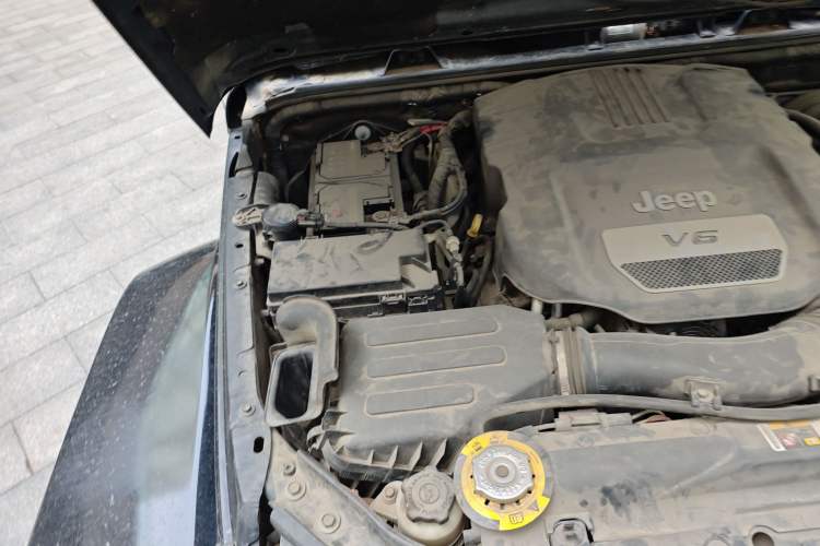 Used Jeep Wrangler 2017 3.0L Sahara Four-Door Comfort Edition Engine Bay Right