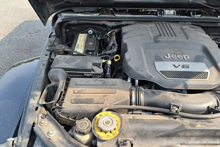 Used Jeep Wrangler 2017 3.0L Sahara Four-Door Comfort Edition Engine Bay Right