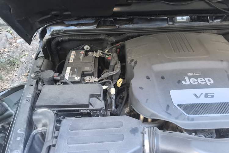 Used Jeep Wrangler 2017 3.0L Sahara Four-Door Comfort Edition Engine Bay Right