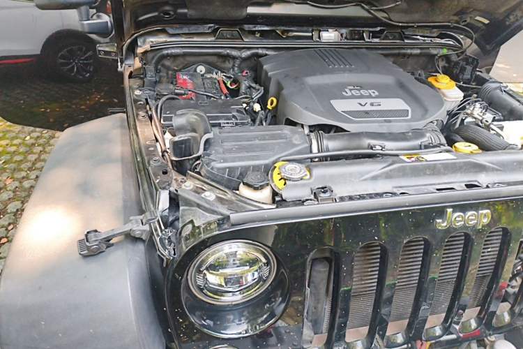 Used Jeep Wrangler 2017 3.6L Rubicon Two-Door Comfort Edition Engine Bay Right