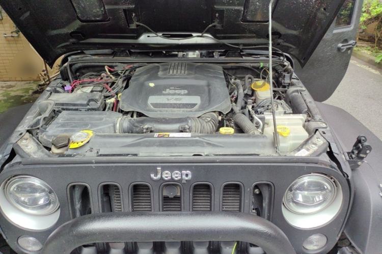 Used Jeep Wrangler 2017 3.0L Sahara Four-Door Comfort Edition Engine Bay