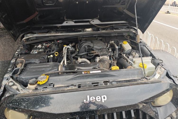 Used Jeep Wrangler 2017 3.6L Rubicon Four-Door Comfort Edition Engine Bay