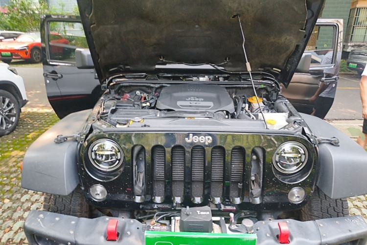 Used Jeep Wrangler 2017 3.6L Rubicon Two-Door Comfort Edition Engine Bay