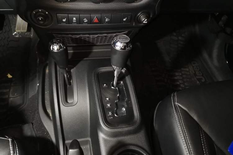 Used Jeep Wrangler 2017 3.0L Sahara Four-Door Comfort Edition Gear Lever