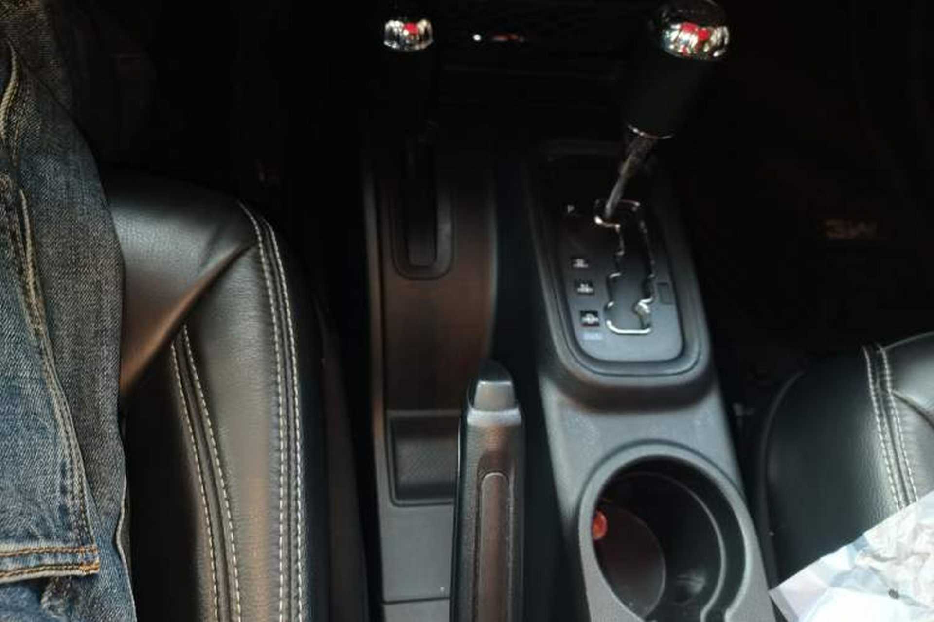 Used Jeep Wrangler 2017 3.0L Sahara Four-Door Comfort Edition Gear Lever