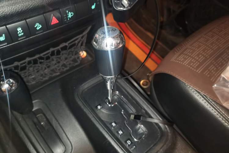 Used Jeep Wrangler 2017 3.0L Sahara Four-Door Comfort Edition Gear Lever