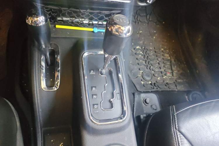 Used Jeep Wrangler 2017 3.6L Rubicon Four-Door Comfort Edition Gear Lever