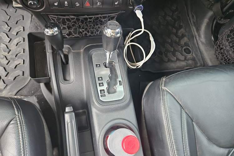 Used Jeep Wrangler 2017 3.0L Sahara Four-Door Comfort Edition Gear Lever