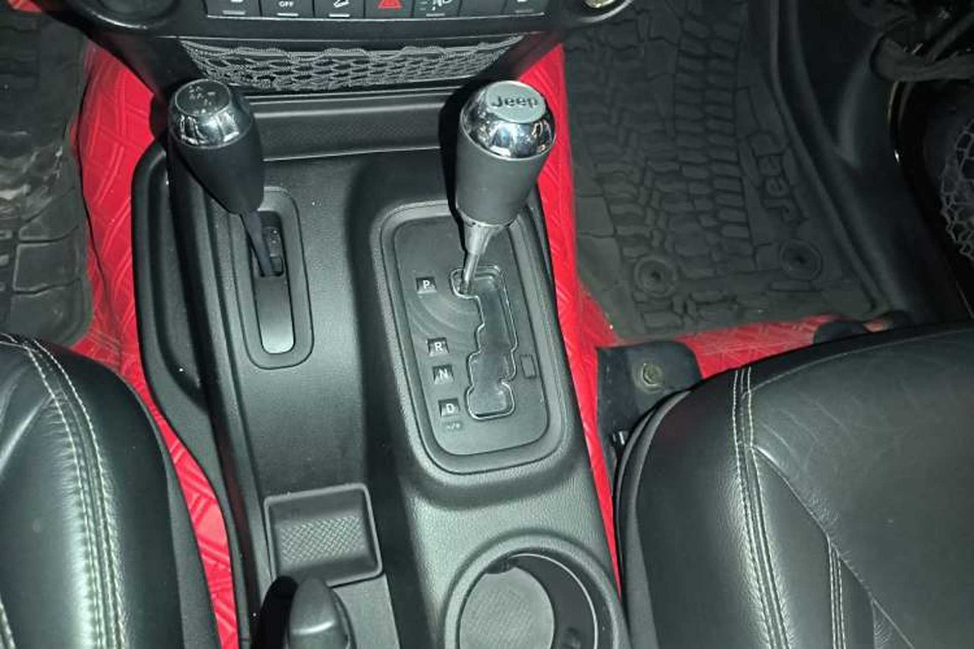 Used Jeep Wrangler 2017 3.0L Sahara Four-Door Comfort Edition Gear Lever