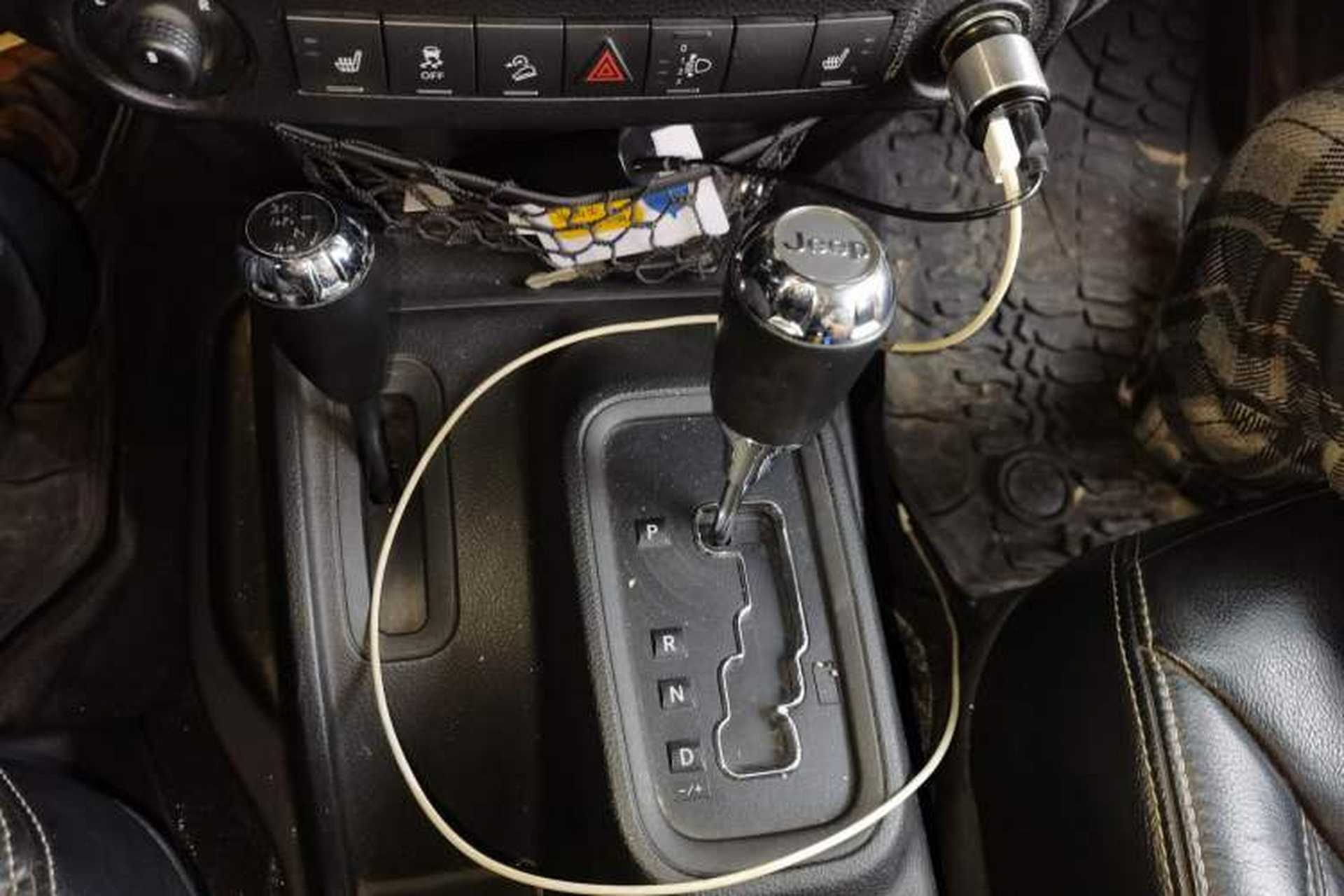 Used Jeep Wrangler 2017 3.0L Sahara Four-Door Comfort Edition Gear Lever