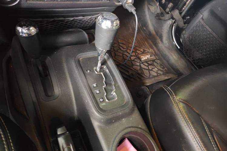 Used Jeep Wrangler 2017 3.6L Rubicon Four-Door Comfort Edition Gear Lever