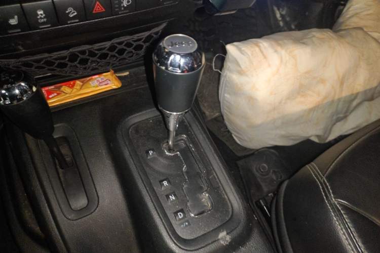 Used Jeep Wrangler 2017 3.6L Rubicon Four-Door Comfort Edition Gear Lever