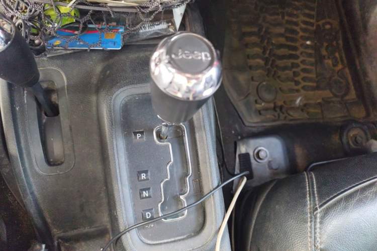 Used Jeep Wrangler 2017 3.6L Rubicon Four-Door Comfort Edition Gear Lever