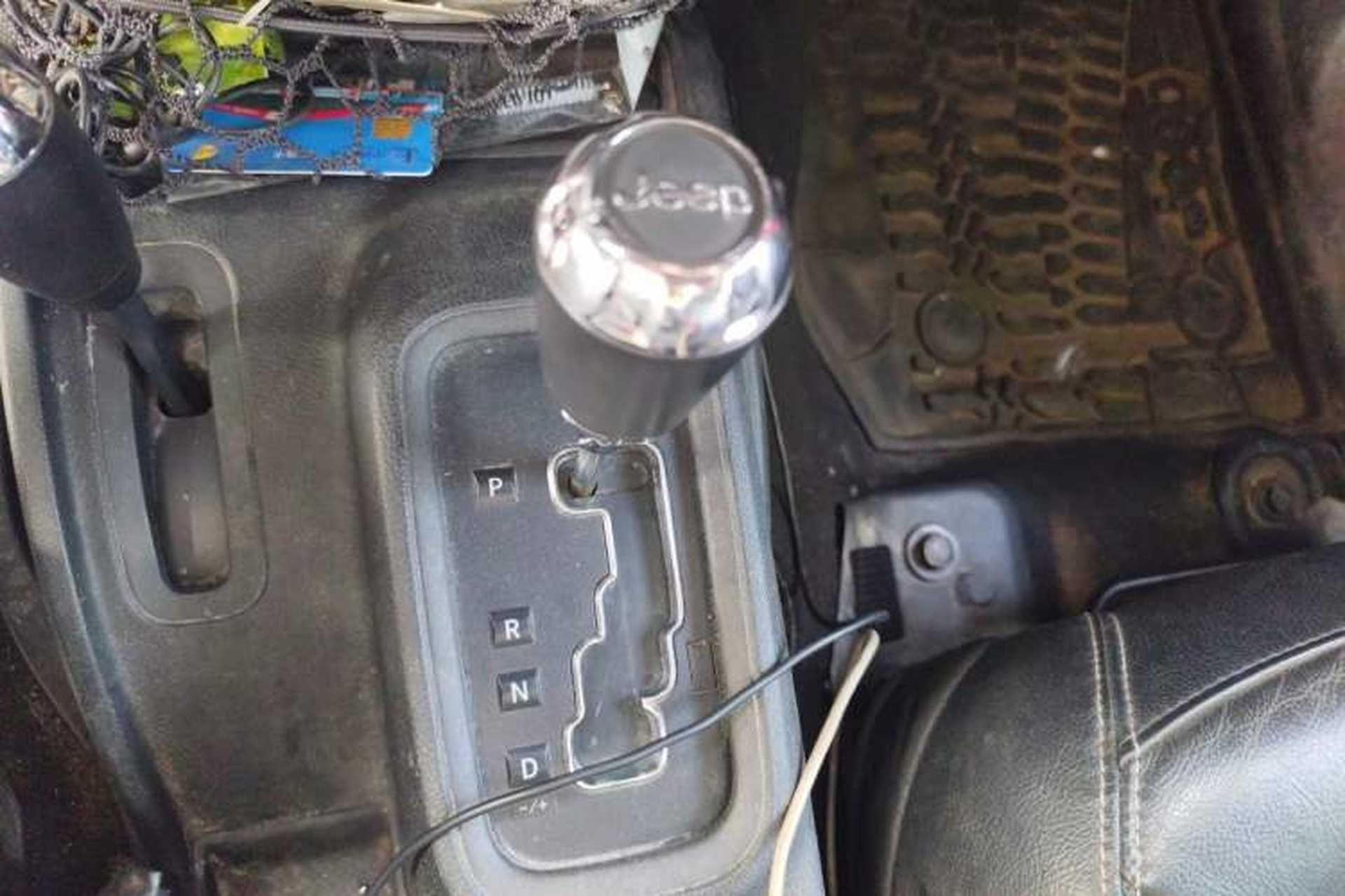 Used Jeep Wrangler 2017 3.6L Rubicon Four-Door Comfort Edition Gear Lever