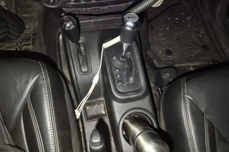 Used Jeep Wrangler 2017 3.0L Sahara Four-Door Comfort Edition Gear Lever