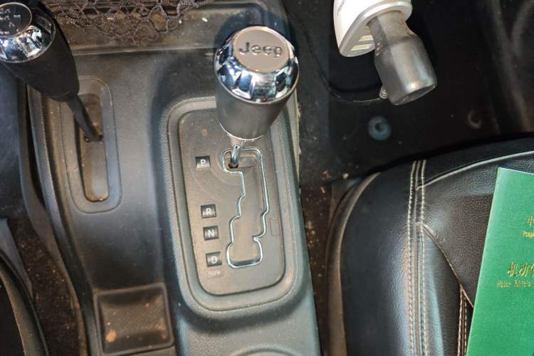 Used Jeep Wrangler 2017 3.0L Sahara Four-Door Comfort Edition Gear Lever