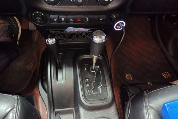 Used Jeep Wrangler 2017 3.0L Sahara Four-Door Comfort Edition Gear Lever