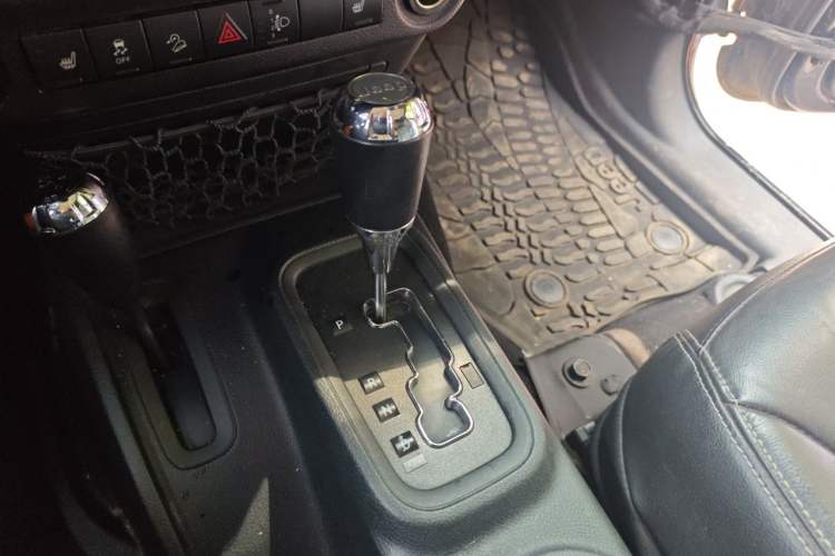 Used Jeep Wrangler 2017 3.6L Rubicon Four-Door Comfort Edition Gear Lever