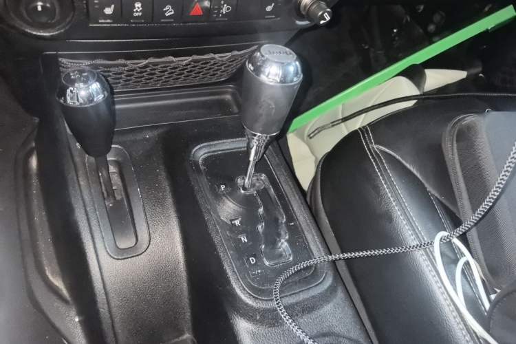 Used Jeep Wrangler 2017 3.0L Sahara Four-Door Comfort Edition Gear Lever