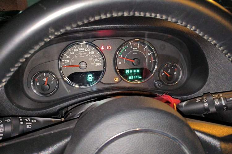 Used Jeep Wrangler 2017 3.0L Sahara Four-Door Comfort Edition Instrument Cluster