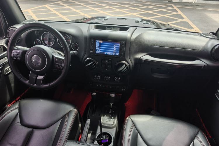 Used Jeep Wrangler 2017 3.6L Rubicon Recon 10th Anniversary Limited Collector's Edition Interior 10