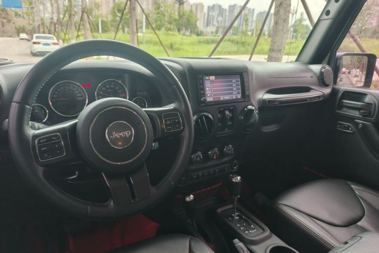 Used Jeep Wrangler 2017 3.6L Rubicon Recon 10th Anniversary Limited Collector's Edition Interior 4