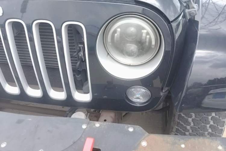 Used Jeep Wrangler 2017 3.0L Sahara Four-Door Comfort Edition Left Front Headlight
