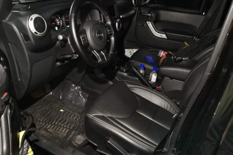 Used Jeep Wrangler 2017 3.0L Sahara Four-Door Comfort Edition Left Front Seat