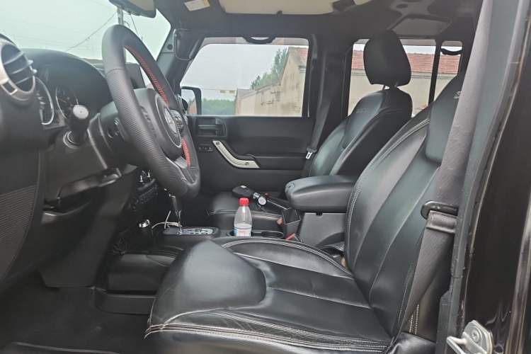 Used Jeep Wrangler 2017 3.0L Sahara Four-Door Comfort Edition Left Front Seat