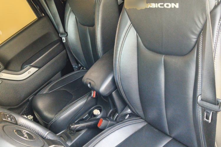 Used Jeep Wrangler 2017 3.6L Rubicon Four-Door Comfort Edition Left Front Seat