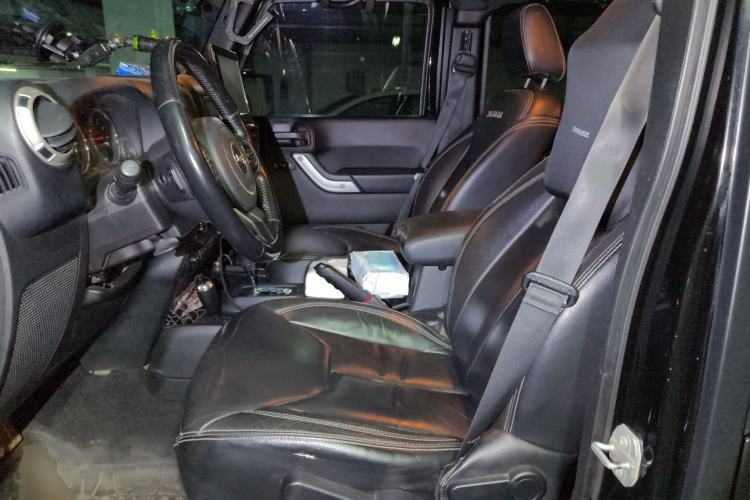 Used Jeep Wrangler 2017 3.0L Sahara Four-Door Comfort Edition Left Front Seat