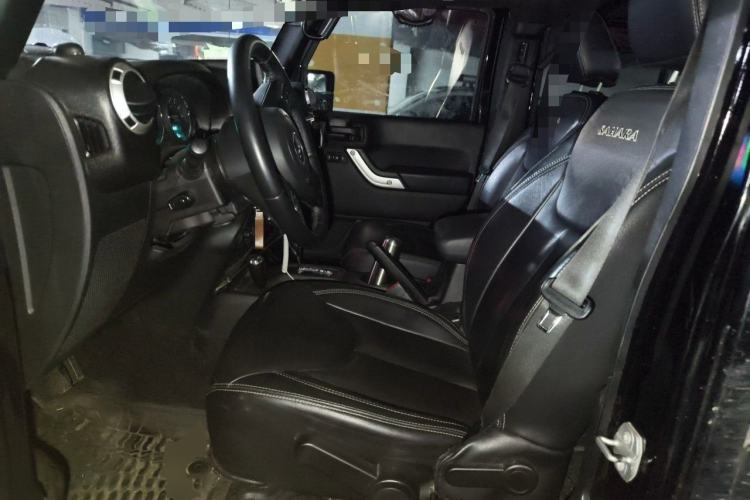Used Jeep Wrangler 2017 3.0L Sahara Four-Door Comfort Edition Left Front Seat