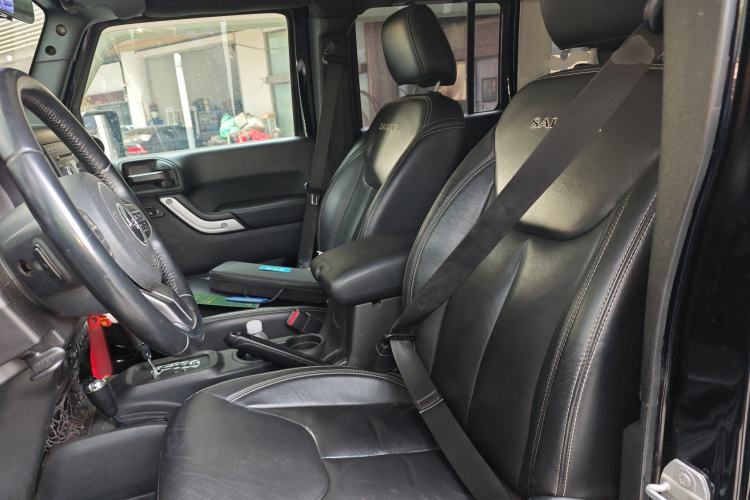 Used Jeep Wrangler 2017 3.0L Sahara Four-Door Comfort Edition Left Front Seat