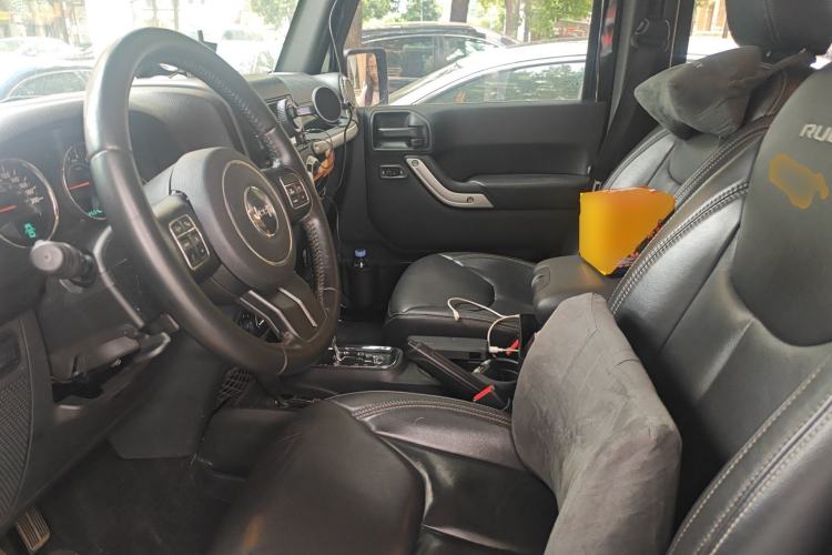 Used Jeep Wrangler 2017 3.6L Rubicon Four-Door Comfort Edition Left Front Seat